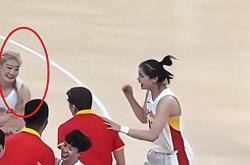 阿森纳今日表现抢眼，泰山整场无解，教练赛后亲自拥抱的简单介绍